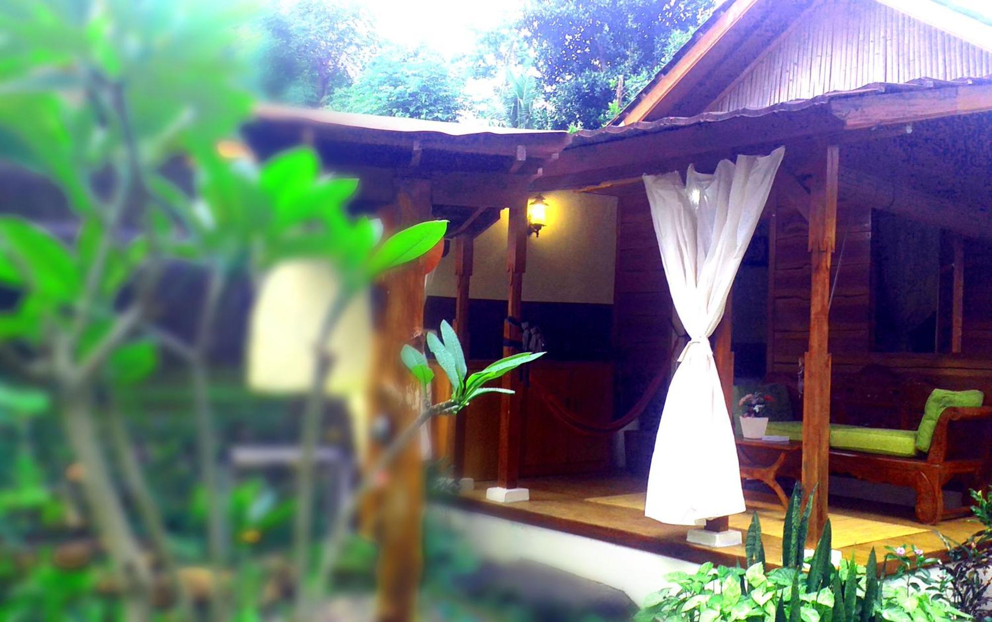 Lafyu Bali Hotel Singaraja  Exterior photo